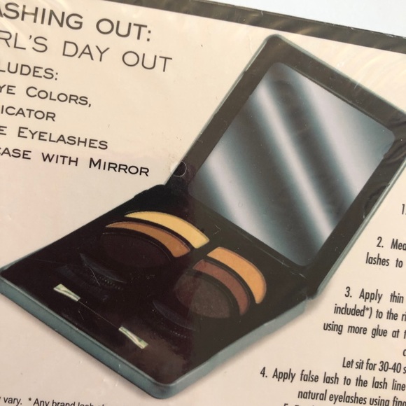 ME Makeover Essentials Lashing Out & Bonus Pallet - Picture 2 of 6